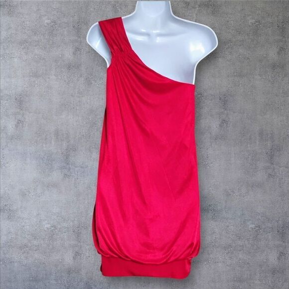 BCBG MaxAzria One Shoulder Satin Red Draped Top Size Small - Picture 3 of 7